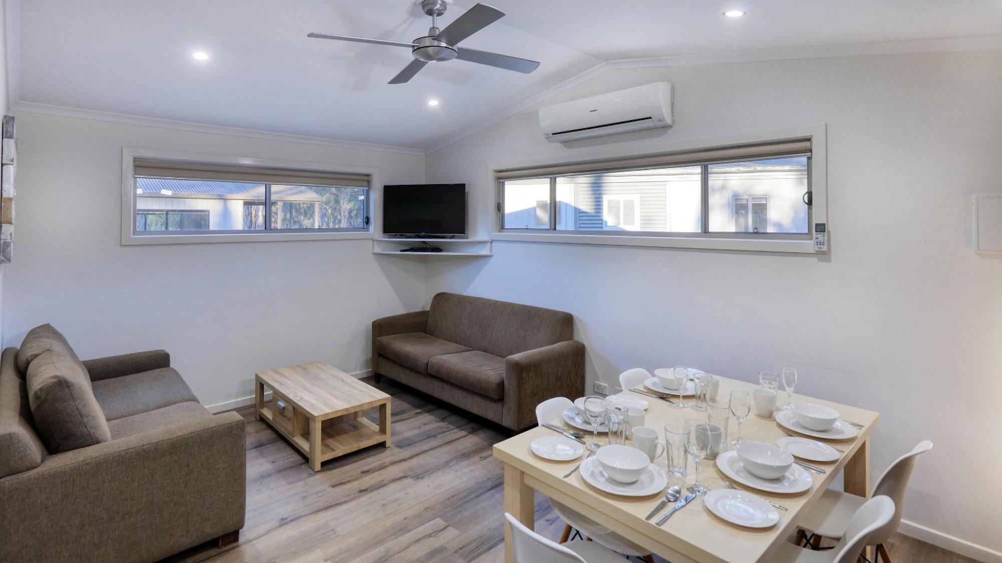 Deniliquin Riverside Caravan Park Екстер'єр фото