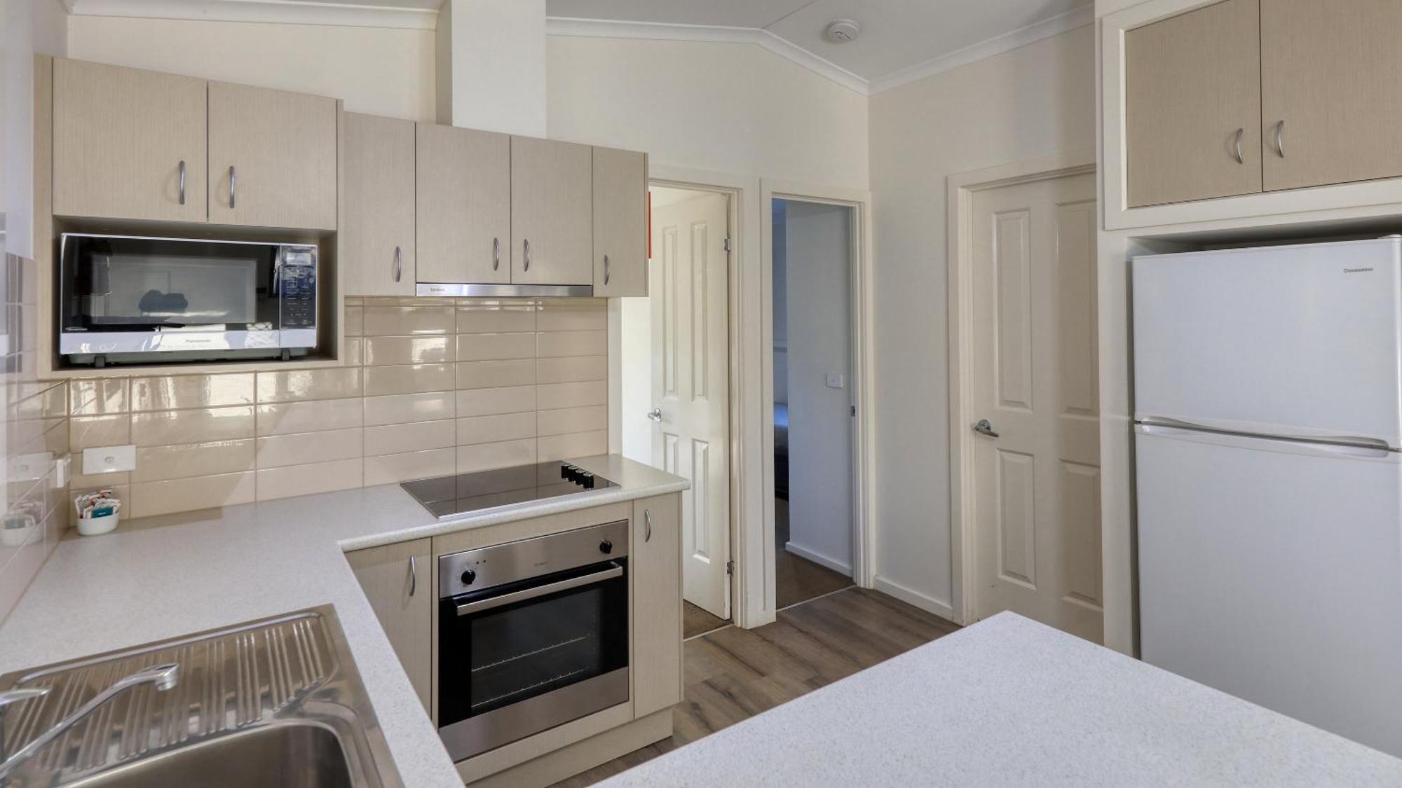 Deniliquin Riverside Caravan Park Екстер'єр фото