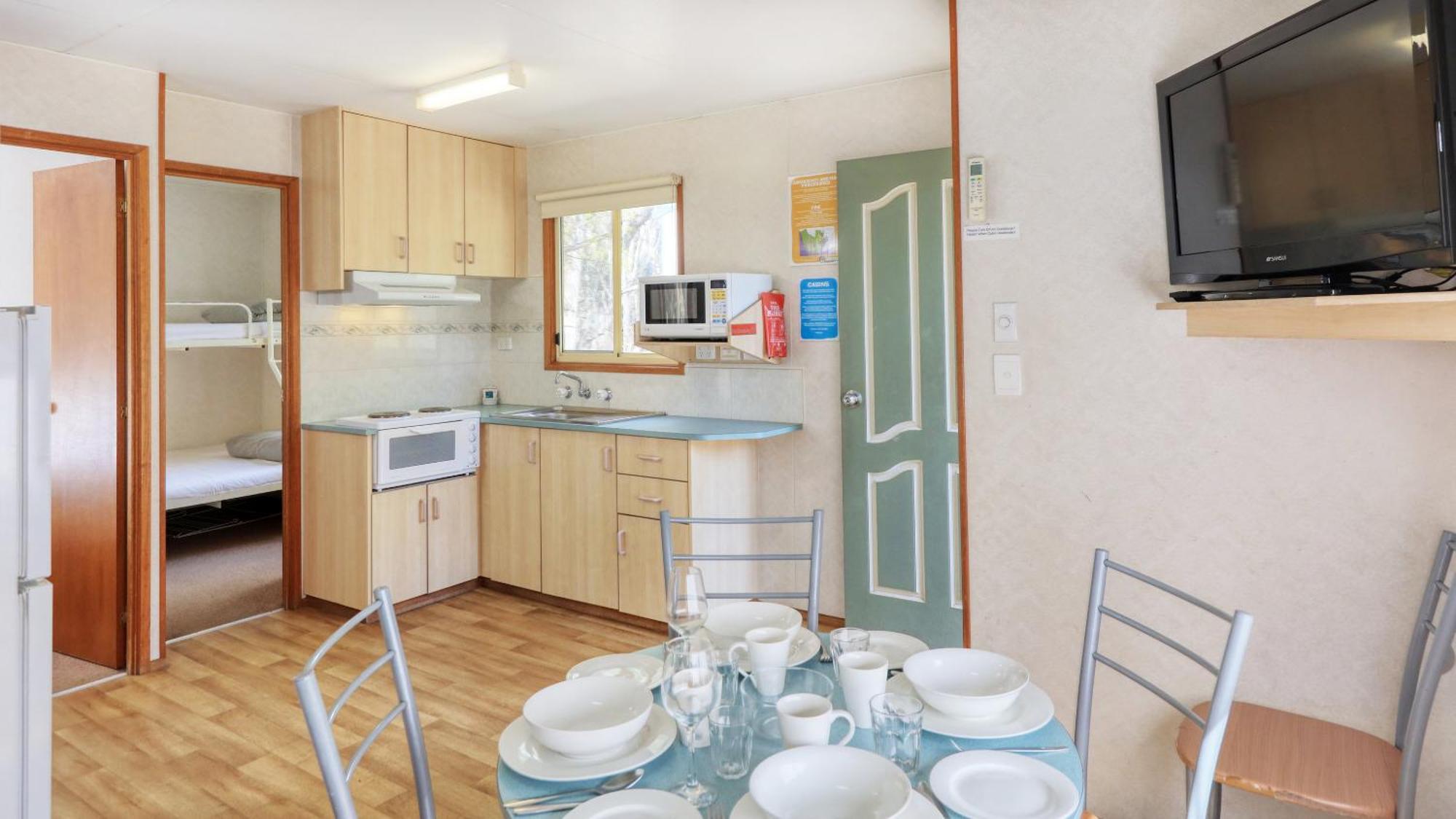 Deniliquin Riverside Caravan Park Екстер'єр фото