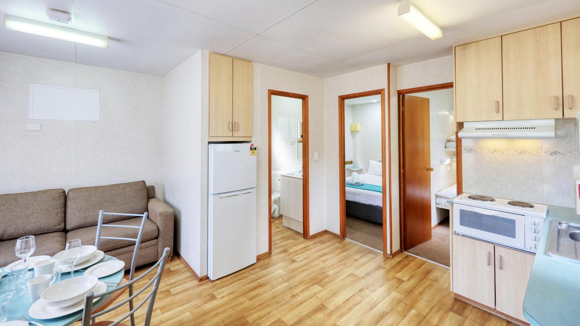 Deniliquin Riverside Caravan Park Екстер'єр фото