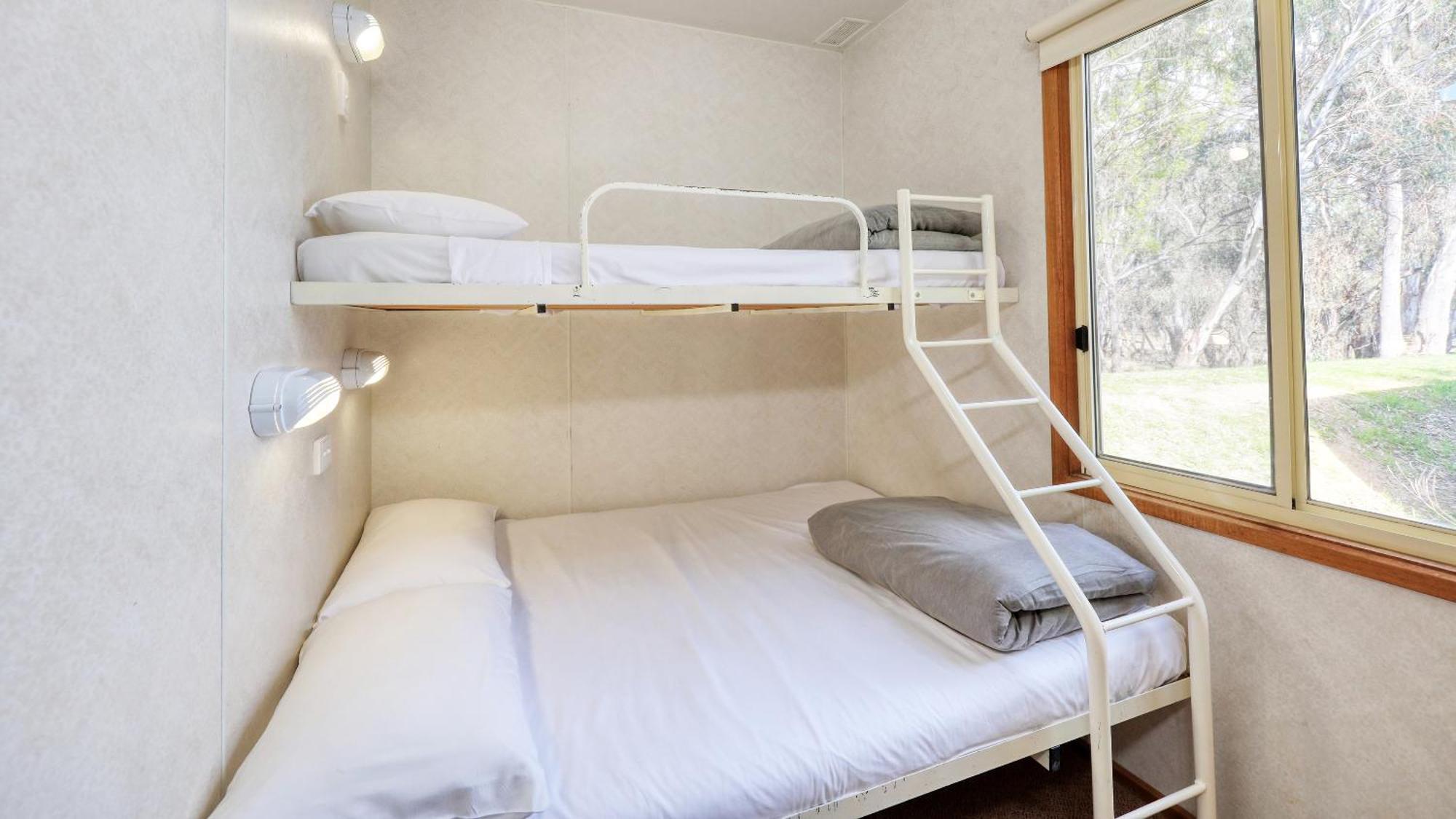 Deniliquin Riverside Caravan Park Екстер'єр фото