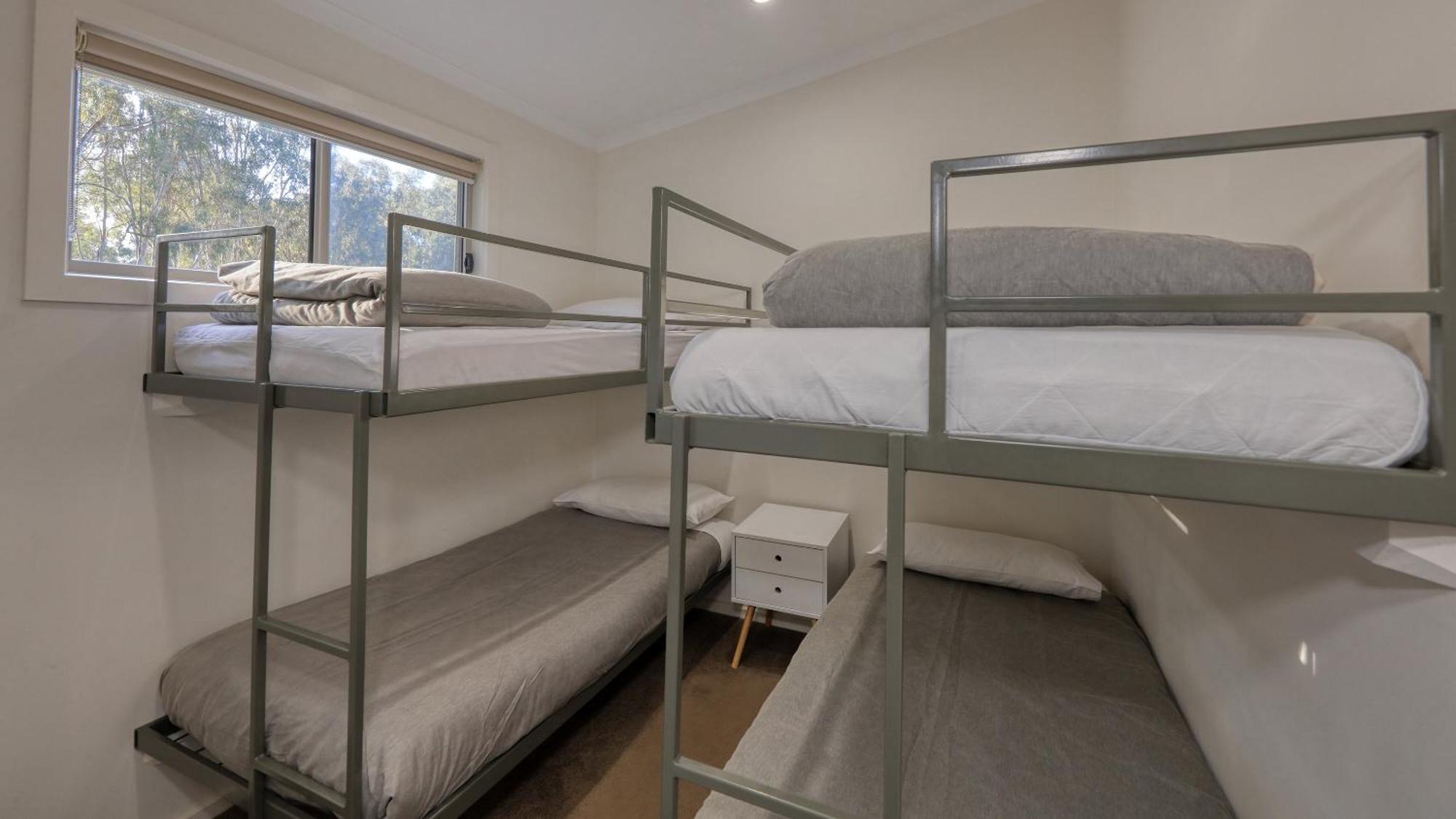 Deniliquin Riverside Caravan Park Екстер'єр фото