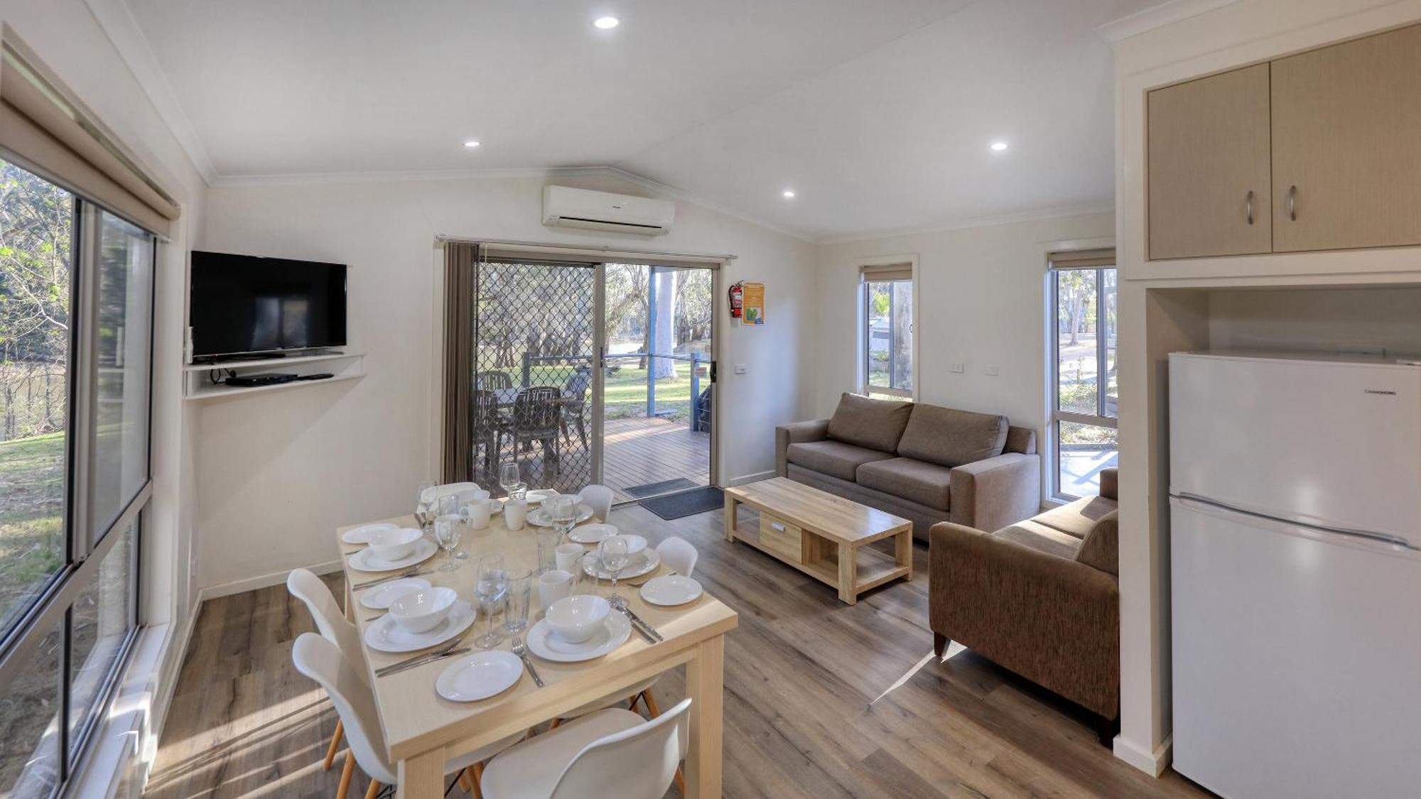 Deniliquin Riverside Caravan Park Екстер'єр фото