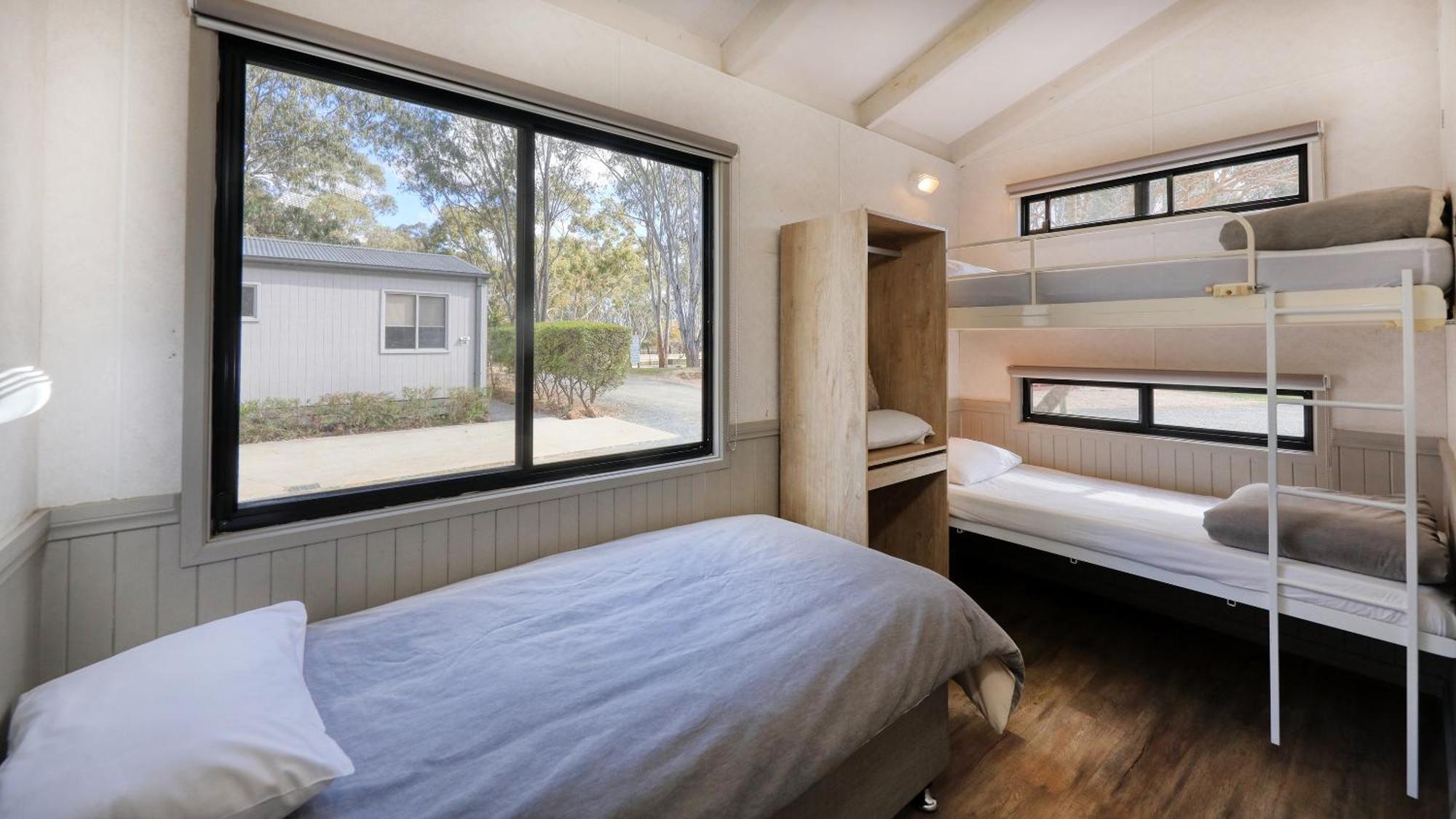 Deniliquin Riverside Caravan Park Екстер'єр фото