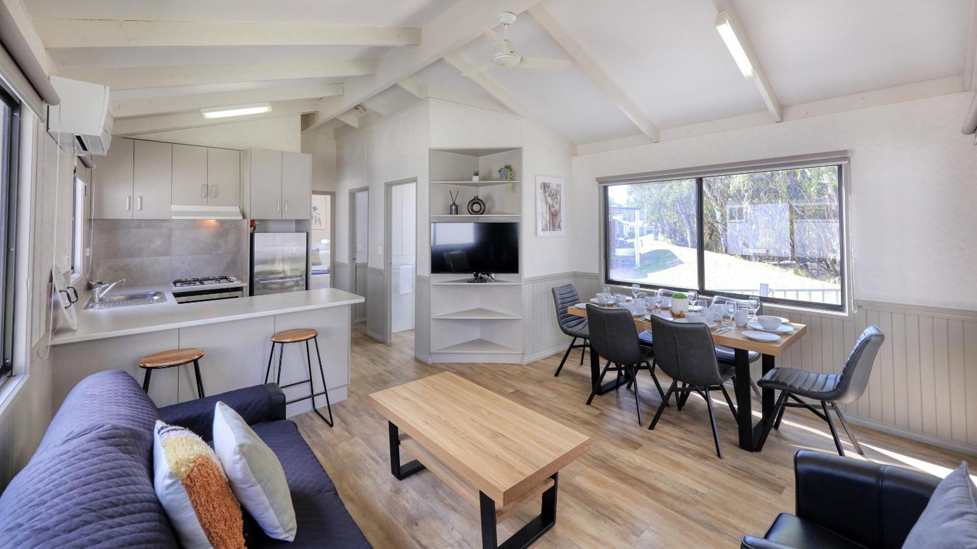 Deniliquin Riverside Caravan Park Екстер'єр фото