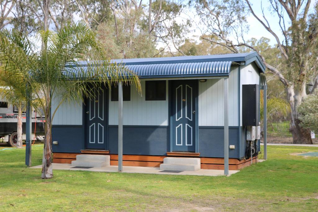 Deniliquin Riverside Caravan Park Екстер'єр фото